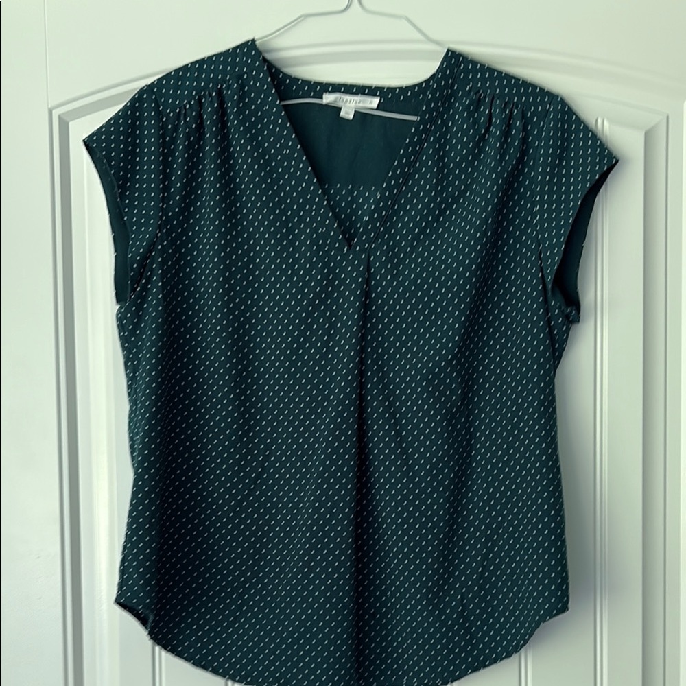 Fun 2 Fun Women’s Sz XL Flutter Sleeve Blouse